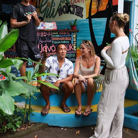 Gili Beach Bum Hostel Gili Trawangan Esterno foto