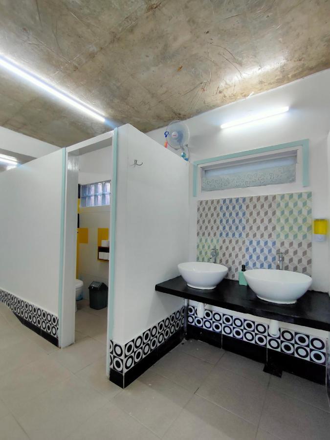 Gili Beach Bum Hostel Gili Trawangan Esterno foto