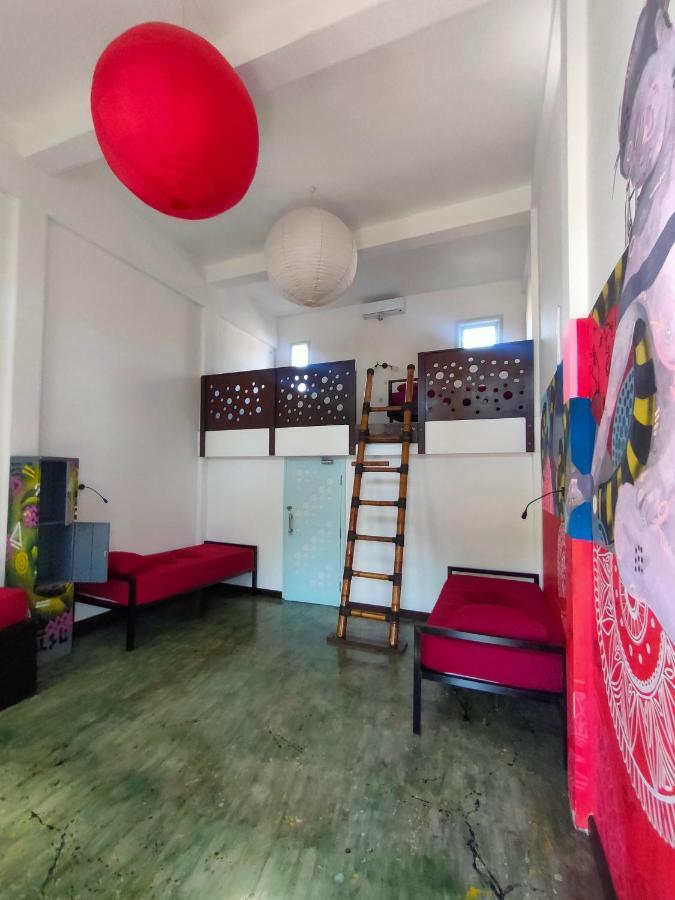 Gili Beach Bum Hostel Gili Trawangan Esterno foto