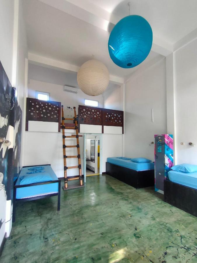 Gili Beach Bum Hostel Gili Trawangan Esterno foto