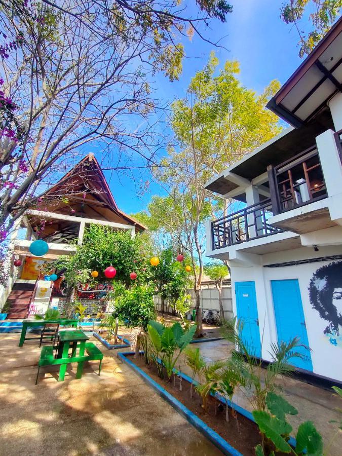 Gili Beach Bum Hostel Gili Trawangan Esterno foto