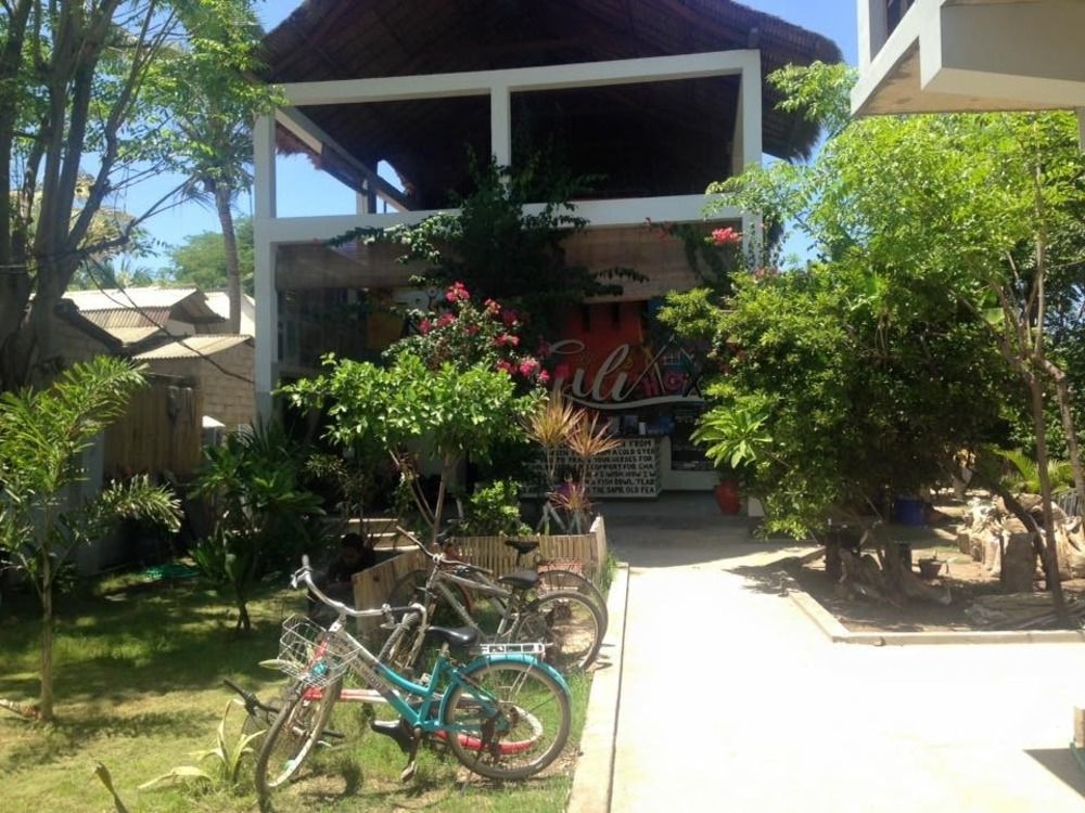Gili Beach Bum Hostel Gili Trawangan Esterno foto